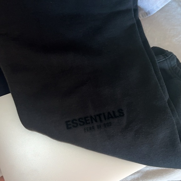 Essentials sweatpants - Picture 3 of 4